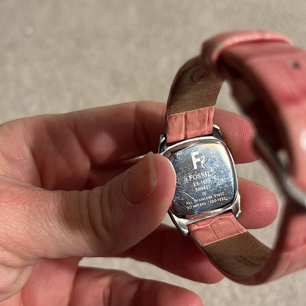 Fossil pink watch - Picture 3 of 3